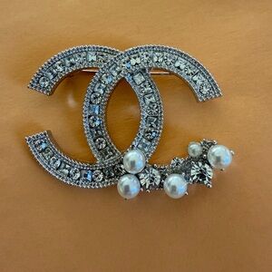 Elegant Silver and Pearl Brooch